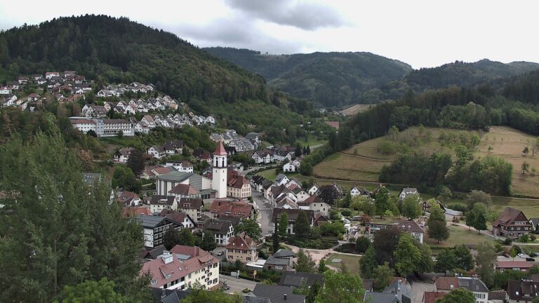 Dieses Bild zeigt eine Webcam-Aufnahme von Ottenhöfen, aufgenommen am Freitag, den 28.08.2026 um 14:20 Uhr