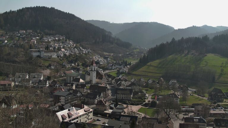 Dieses Bild zeigt eine Webcam-Aufnahme von Ottenhöfen, aufgenommen am Sonntag, den 22.03.2026 um 13:50 Uhr