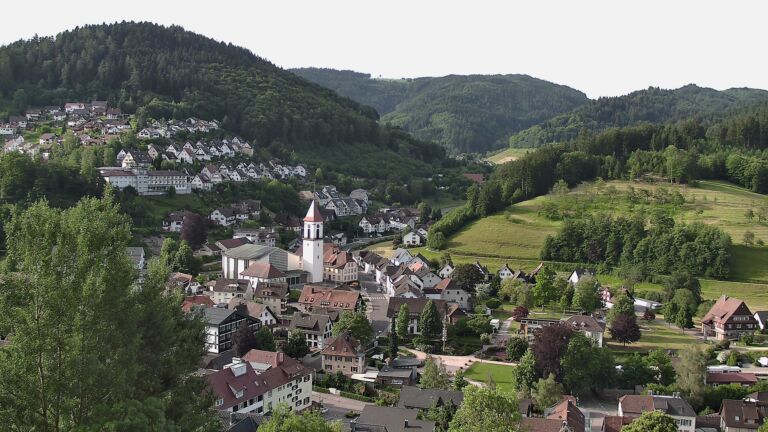 Dieses Bild zeigt eine Webcam-Aufnahme von Ottenhöfen, aufgenommen am Samstag, den 30.05.2026 um 08:10 Uhr