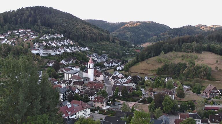 Dieses Bild zeigt eine Webcam-Aufnahme von Ottenhöfen, aufgenommen am Sonntag, den 23.08.2026 um 07:10 Uhr