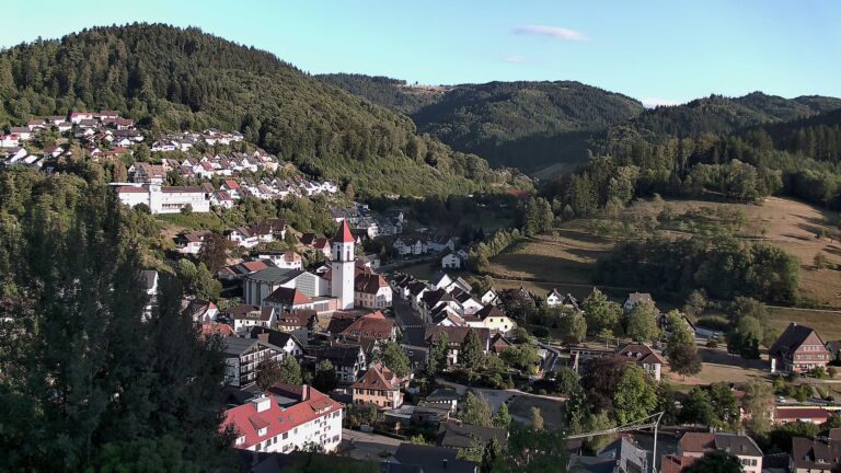 Dieses Bild zeigt eine Webcam-Aufnahme von Ottenhöfen, aufgenommen am Donnerstag, den 06.08.2026 um 19:40 Uhr