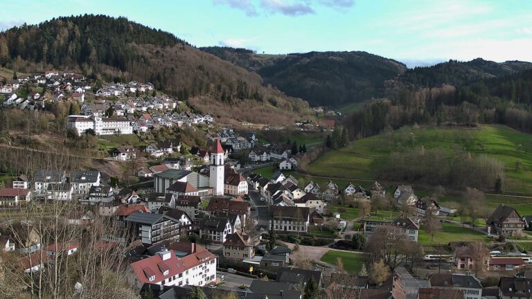 Dieses Bild zeigt eine Webcam-Aufnahme von Ottenhöfen, aufgenommen am Samstag, den 04.04.2026 um 18:40 Uhr