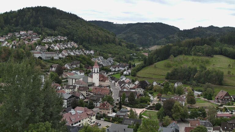 Dieses Bild zeigt eine Webcam-Aufnahme von Ottenhöfen, aufgenommen am Freitag, den 18.09.2026 um 11:10 Uhr