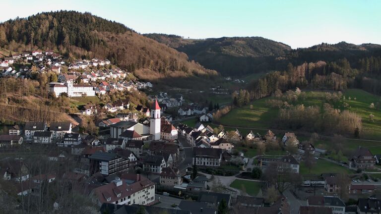 Dieses Bild zeigt eine Webcam-Aufnahme von Ottenhöfen, aufgenommen am Dienstag, den 07.04.2026 um 19:20 Uhr