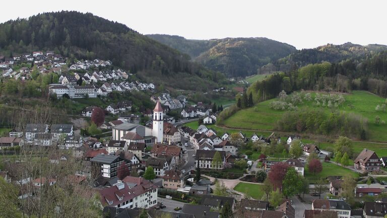 Dieses Bild zeigt eine Webcam-Aufnahme von Ottenhöfen, aufgenommen am Samstag, den 18.04.2026 um 07:20 Uhr