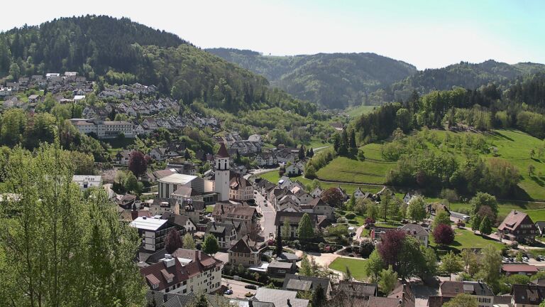 Dieses Bild zeigt eine Webcam-Aufnahme von Ottenhöfen, aufgenommen am Montag, den 27.04.2026 um 11:40 Uhr