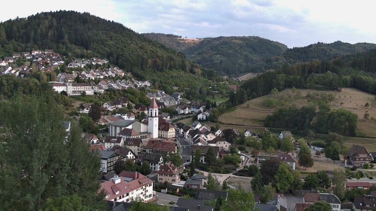 Dieses Bild zeigt eine Webcam-Aufnahme von Ottenhöfen, aufgenommen am Samstag, den 15.08.2026 um 19:30 Uhr
