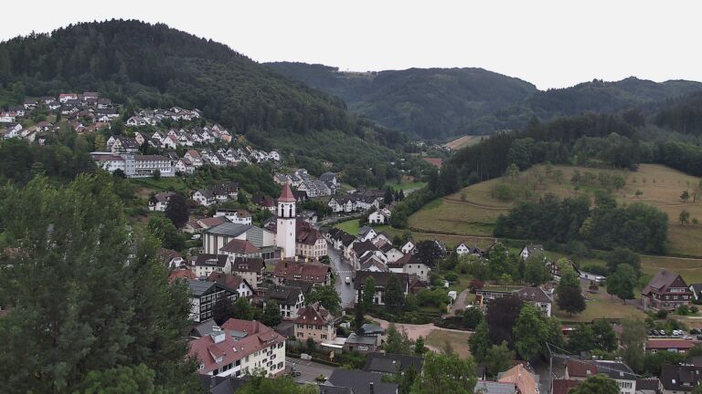 Dieses Bild zeigt eine Webcam-Aufnahme von Ottenhöfen, aufgenommen am Dienstag, den 14.07.2026 um 08:40 Uhr