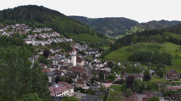 Dieses Bild zeigt eine Webcam-Aufnahme von Ottenhöfen, aufgenommen am Dienstag, den 12.05.2026 um 18:40 Uhr