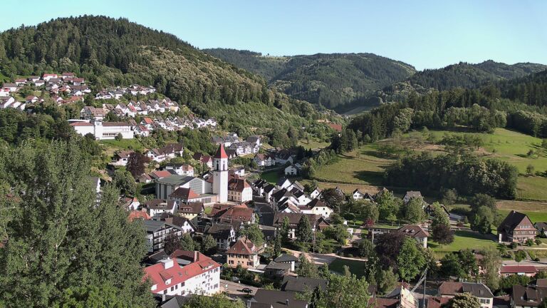 Dieses Bild zeigt eine Webcam-Aufnahme von Ottenhöfen, aufgenommen am Mittwoch, den 24.06.2026 um 19:00 Uhr