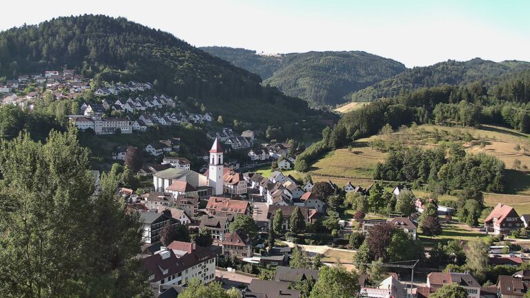 Dieses Bild zeigt eine Webcam-Aufnahme von Ottenhöfen, aufgenommen am Freitag, den 10.07.2026 um 08:20 Uhr