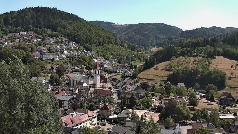 Dieses Bild zeigt eine Webcam-Aufnahme von Ottenhöfen, aufgenommen am Donnerstag, den 13.08.2026 um 15:00 Uhr