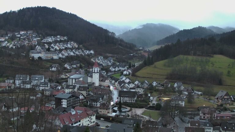 Dieses Bild zeigt eine Webcam-Aufnahme von Ottenhöfen, aufgenommen am Montag, den 26.01.2026 um 17:00 Uhr