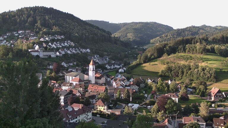 Dieses Bild zeigt eine Webcam-Aufnahme von Ottenhöfen, aufgenommen am Freitag, den 19.06.2026 um 06:40 Uhr