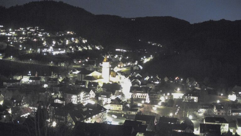 Dieses Bild zeigt eine Webcam-Aufnahme von Ottenhöfen, aufgenommen am Donnerstag, den 18.12.2025 um 17:40 Uhr