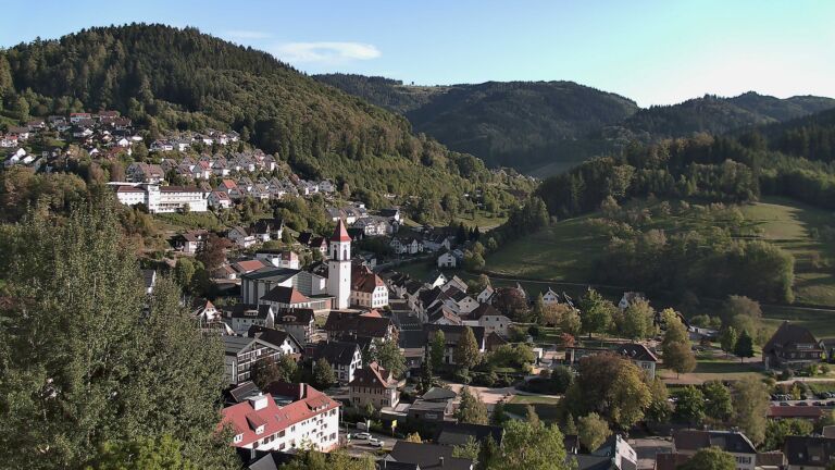 Dieses Bild zeigt eine Webcam-Aufnahme von Ottenhöfen, aufgenommen am Sonntag, den 27.09.2026 um 17:20 Uhr