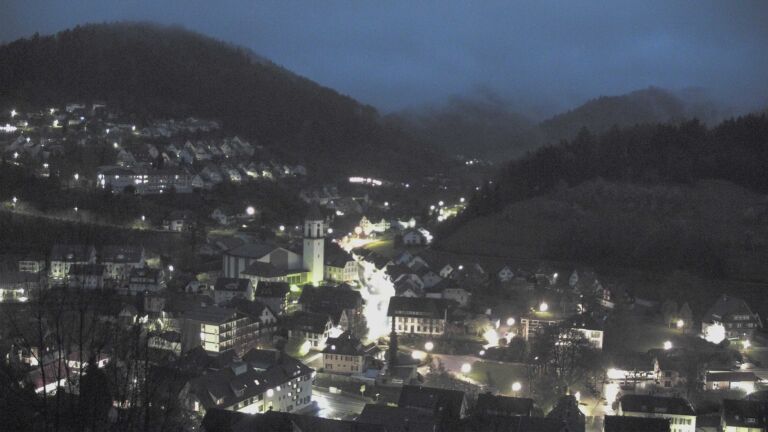 Dieses Bild zeigt eine Webcam-Aufnahme von Ottenhöfen, aufgenommen am Sonntag, den 12.04.2026 um 06:10 Uhr