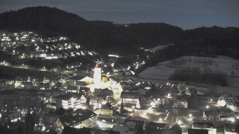Dieses Bild zeigt eine Webcam-Aufnahme von Ottenhöfen, aufgenommen am Donnerstag, den 01.01.2026 um 17:50 Uhr