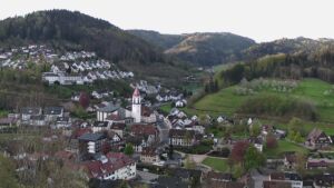 Dieses Bild zeigt eine Webcam-Aufnahme von Ottenhöfen, aufgenommen am Freitag, den 17.04.2026 um 07:30 Uhr