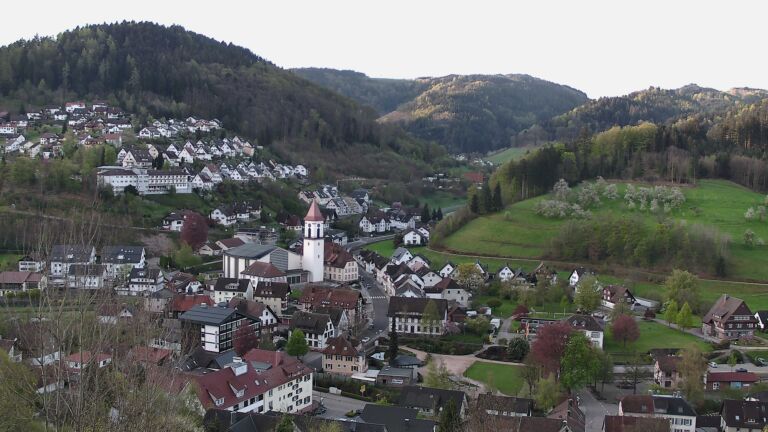 Dieses Bild zeigt eine Webcam-Aufnahme von Ottenhöfen, aufgenommen am Freitag, den 17.04.2026 um 07:30 Uhr