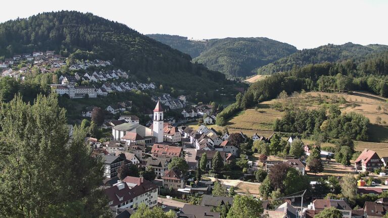 Dieses Bild zeigt eine Webcam-Aufnahme von Ottenhöfen, aufgenommen am Samstag, den 25.07.2026 um 08:30 Uhr