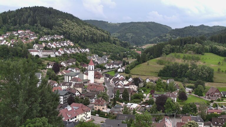 Dieses Bild zeigt eine Webcam-Aufnahme von Ottenhöfen, aufgenommen am Freitag, den 19.06.2026 um 20:00 Uhr