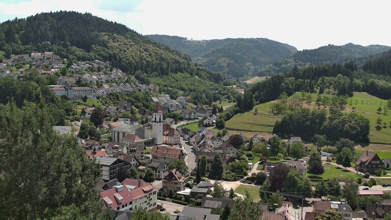 Dieses Bild zeigt eine Webcam-Aufnahme von Ottenhöfen, aufgenommen am Mittwoch, den 24.06.2026 um 13:50 Uhr