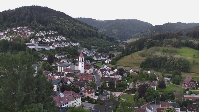 Dieses Bild zeigt eine Webcam-Aufnahme von Ottenhöfen, aufgenommen am Mittwoch, den 17.06.2026 um 05:30 Uhr