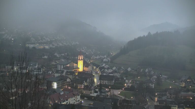 Dieses Bild zeigt eine Webcam-Aufnahme von Ottenhöfen, aufgenommen am Samstag, den 28.03.2026 um 19:00 Uhr