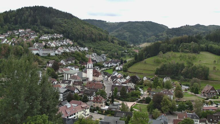 Dieses Bild zeigt eine Webcam-Aufnahme von Ottenhöfen, aufgenommen am Freitag, den 18.09.2026 um 10:50 Uhr