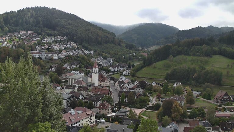 Dieses Bild zeigt eine Webcam-Aufnahme von Ottenhöfen, aufgenommen am Freitag, den 02.10.2026 um 13:30 Uhr