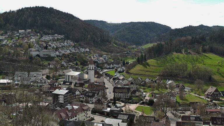 Dieses Bild zeigt eine Webcam-Aufnahme von Ottenhöfen, aufgenommen am Sonntag, den 05.04.2026 um 12:00 Uhr