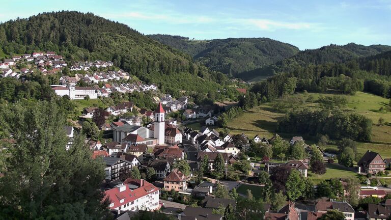 Dieses Bild zeigt eine Webcam-Aufnahme von Ottenhöfen, aufgenommen am Sonntag, den 07.06.2026 um 19:20 Uhr