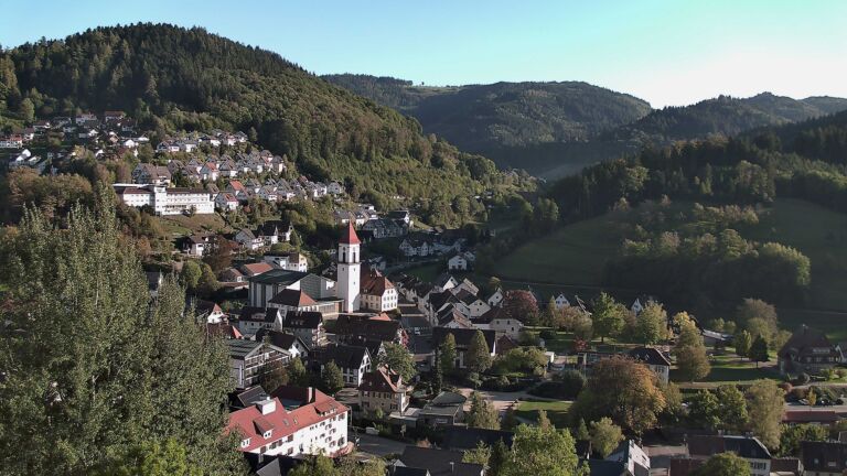Dieses Bild zeigt eine Webcam-Aufnahme von Ottenhöfen, aufgenommen am Mittwoch, den 14.10.2026 um 17:00 Uhr