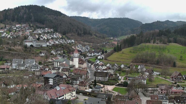 Dieses Bild zeigt eine Webcam-Aufnahme von Ottenhöfen, aufgenommen am Sonntag, den 15.03.2026 um 13:30 Uhr