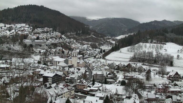 Dieses Bild zeigt eine Webcam-Aufnahme von Ottenhöfen, aufgenommen am Freitag, den 02.01.2026 um 10:00 Uhr