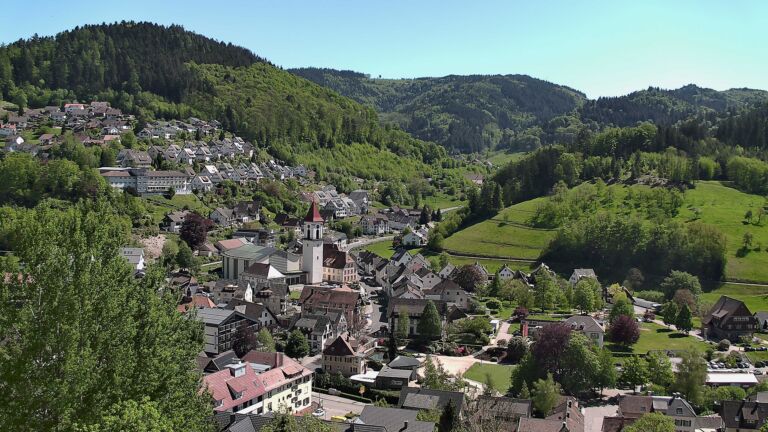 Dieses Bild zeigt eine Webcam-Aufnahme von Ottenhöfen, aufgenommen am Freitag, den 01.05.2026 um 14:50 Uhr