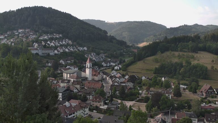 Dieses Bild zeigt eine Webcam-Aufnahme von Ottenhöfen, aufgenommen am Freitag, den 31.07.2026 um 08:20 Uhr