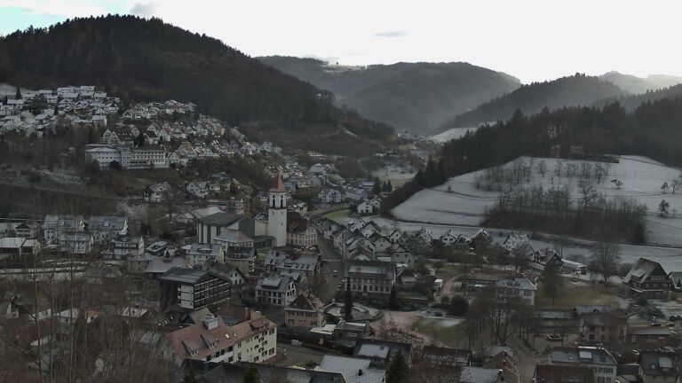 Dieses Bild zeigt eine Webcam-Aufnahme von Ottenhöfen, aufgenommen am Dienstag, den 30.12.2025 um 13:40 Uhr