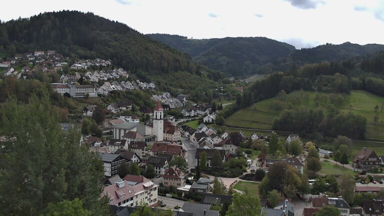 Dieses Bild zeigt eine Webcam-Aufnahme von Ottenhöfen, aufgenommen am Freitag, den 09.10.2026 um 13:30 Uhr