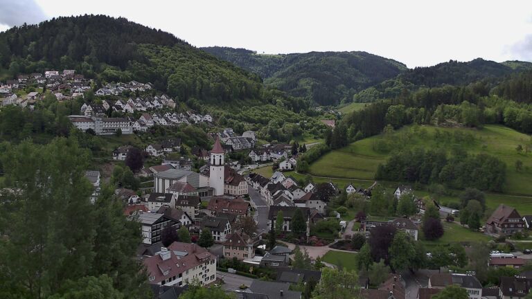 Dieses Bild zeigt eine Webcam-Aufnahme von Ottenhöfen, aufgenommen am Montag, den 18.05.2026 um 11:00 Uhr