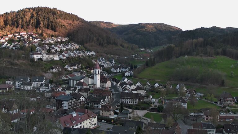 Dieses Bild zeigt eine Webcam-Aufnahme von Ottenhöfen, aufgenommen am Dienstag, den 07.04.2026 um 19:40 Uhr