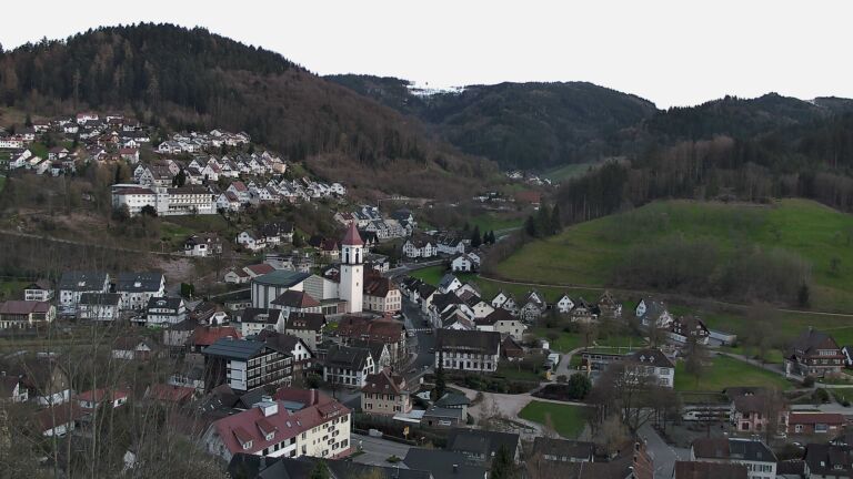 Dieses Bild zeigt eine Webcam-Aufnahme von Ottenhöfen, aufgenommen am Mittwoch, den 01.04.2026 um 19:40 Uhr