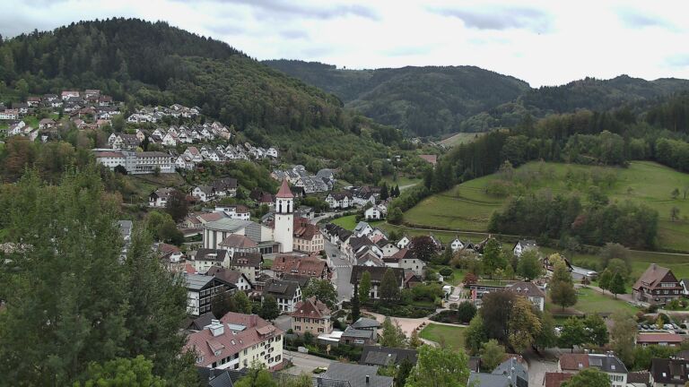 Dieses Bild zeigt eine Webcam-Aufnahme von Ottenhöfen, aufgenommen am Sonntag, den 11.10.2026 um 11:30 Uhr