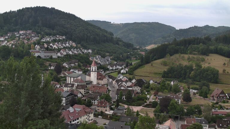 Dieses Bild zeigt eine Webcam-Aufnahme von Ottenhöfen, aufgenommen am Mittwoch, den 15.07.2026 um 08:30 Uhr