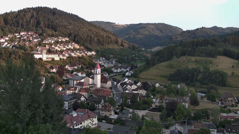 Dieses Bild zeigt eine Webcam-Aufnahme von Ottenhöfen, aufgenommen am Samstag, den 01.08.2026 um 20:20 Uhr