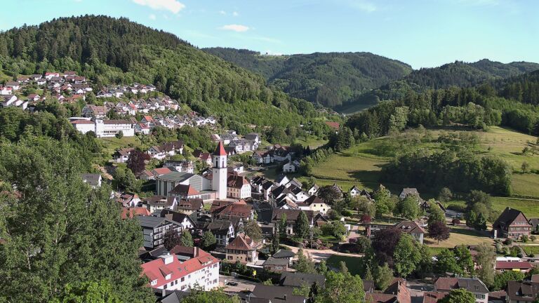 Dieses Bild zeigt eine Webcam-Aufnahme von Ottenhöfen, aufgenommen am Samstag, den 23.05.2026 um 18:30 Uhr