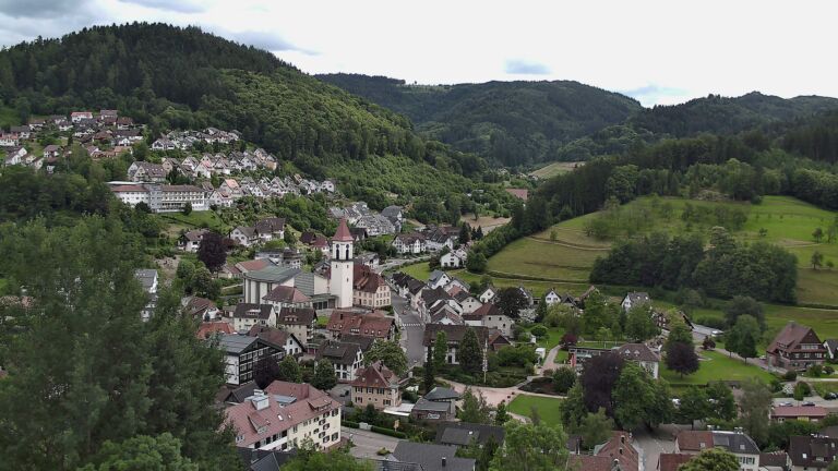 Dieses Bild zeigt eine Webcam-Aufnahme von Ottenhöfen, aufgenommen am Donnerstag, den 11.06.2026 um 16:00 Uhr