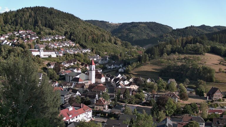 Dieses Bild zeigt eine Webcam-Aufnahme von Ottenhöfen, aufgenommen am Freitag, den 14.08.2026 um 19:00 Uhr