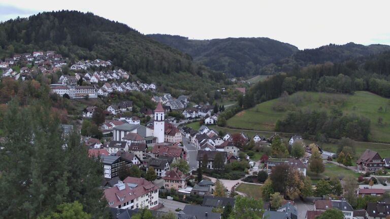 Dieses Bild zeigt eine Webcam-Aufnahme von Ottenhöfen, aufgenommen am Freitag, den 23.10.2026 um 18:10 Uhr
